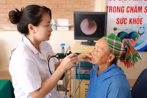 Khám sức khỏe cho người dân tại Bệnh viện Đa khoa tỉnh Tuyên Quang.