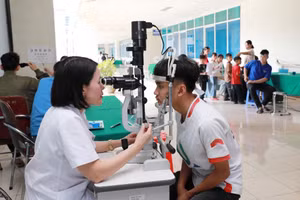 Khám sức khỏe định kỳ cho học sinh trên địa bàn tỉnh Lạng Sơn.