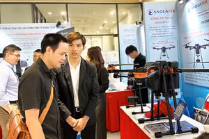 Trưng bày, trình diễn công nghệ UAV tại sự kiện.
