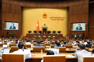 Quang cảnh phiên họp ở hội trường ngày 23/4. (Ảnh: DUY LINH)