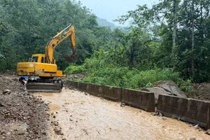 Mưa lớn diện rộng, gây sạt lở trên một số tuyến quốc lộ, tỉnh lộ tỉnh Lai Châu ngày 9/6 vừa qua. Ảnh: Trang Dũng