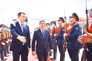Lễ đón Thủ tướng Lê Minh Hưng đến thành phố Kazan, Cộng hòa Tatarsta, Liên bang Nga bắt đầu chuyến tham dự Hội nghị Cấp cao Kỷ niệm 35 năm quan hệ ASEAN - Nga. Ảnh: TTXVN