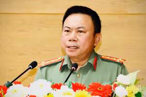 Đại tá Nguyễn Phương Đằng, Phó Giám đốc Công an thành phố Đồng Nai phát biểu khai mạc lớp tập huấn chuyên sâu về an toàn thông tin mạng năm 2026.