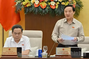 Phó Chủ tịch Quốc hội Nguyễn Khắc Định điều hành phiên thảo luận về dự án Luật Phổ biến, giáo dục pháp luật (sửa đổi). (Ảnh: THỦY NGUYÊN)