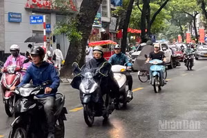 Dự báo khu vực Hà Nội sáng có lúc có mưa rào và dông, từ chiều tối và đêm có mưa vừa, mưa to và dông, cục bộ có nơi mưa rất to. (Ảnh minh họa: Đ.T)