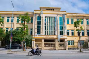 Trụ sở trước đây của Sở Văn hóa-Thể thao và Du lịch Nghệ An nằm trên trục đường Nguyễn Thị Minh Khai, phường Thành Vinh, Nghệ An hiện đang bỏ hoang. (Ảnh: Duy Chương)