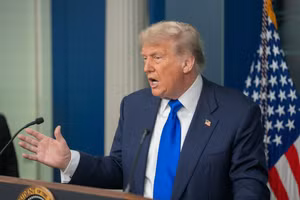 Tổng thống Mỹ Donald Trump triệu tập cuộc họp Nội các tại khu nghỉ dưỡng dành cho tổng thống tại Trại David để thảo luận các vấn đề an ninh quốc gia. (Ảnh: THX/TTXVN)
