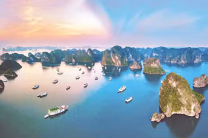 Di sản thiên nhiên thế giới Vịnh Hạ Long là điểm đến du lịch biển hàng đầu của Việt Nam, động lực quan trọng thúc đẩy phát triển kinh tế-xã hội của tỉnh Quảng Ninh.