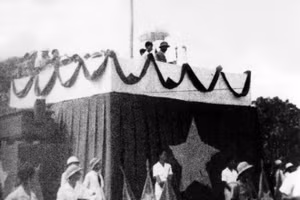 Sáng 2/9/1945, tại Quảng trường Ba Đình lịch sử, Chủ tịch Hồ Chí Minh đọc Tuyên ngôn Độc lập, khai sinh nước Việt Nam Dân chủ Cộng hòa. (Nguồn ảnh: TTXVN)