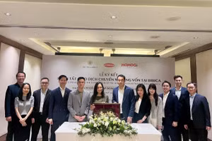 Đại diện Tập đoàn PAN và đại diện Momogi Group tại lễ ký kết hoàn tất giao dịch chuyển nhượng vốn tại Bibica.