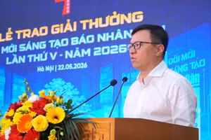  Đồng chí Lê Quốc Minh, Ủy viên Trung ương Đảng, Tổng Biên tập Báo Nhân Dân phát biểu tại Lễ trao giải thưởng Đổi mới sáng tạo Báo Nhân Dân lần thứ 5 năm 2026