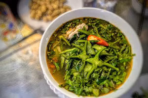 Dư vị bất ngờ từ gai góc.