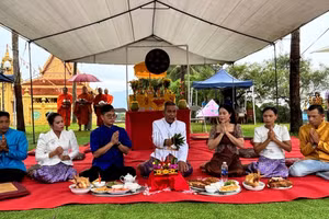 Tái hiện lễ hội Thắk Côn (lễ hội Cúng dừa) của đồng bào Khmer thành phố Cần Thơ. (Ảnh: Ban tổ chức)
