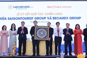 Ký kết Thỏa thuận Hợp tác chiến lược toàn diện giữa Becamex Group và Saigontourist Group. (Ảnh: HẠ LONG)
