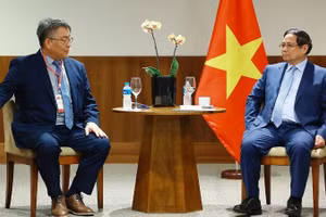 Thủ tướng Phạm Minh Chính tiếp lãnh đạo Tập đoàn Granja Fujikura, hoạt động trong lĩnh vực nông nghiệp công nghệ cao tại Brazil, thuộc hệ thống Granja Fujikura. (Ảnh: Dương Giang-TTXVN) 