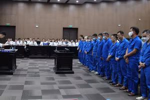 Một góc phiên tòa sơ thẩm. (Ảnh: MẠNH HÙNG)