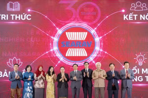 Lãnh đạo SEARAV, đại diện cơ quan quản lý nhà nước, Đại sứ quán, tổ chức quốc tế và các đối tác khởi động hành trình 30 năm SEARAV và kích hoạt chiến lược tiếp theo. (Ảnh: Ban tổ chức)