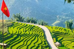 Cung đường A Lù, một điểm du lịch nổi tiếng của Y Tý. (Ảnh: THÀNH TÂM)