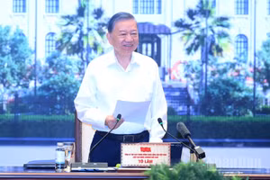 Tổng Bí thư, Chủ tịch nước Tô Lâm chủ trì làm việc với Đảng ủy Chính phủ và các cơ quan về “Chiến lược quốc gia về thu hút, trọng dụng và phát triển nhân tài trong các ngành, lĩnh vực mũi nhọn, phục vụ phát triển nhanh, bền vững trong kỷ nguyên mới”. (Ảnh: ĐĂNG KHOA)