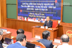 Tổng Bí thư, Chủ tịch nước Tô Lâm truyền đạt chuyên đề "Lãnh đạo chiến lược trong kỷ nguyên mới. Tầm nhìn trăm năm-tư duy đột phá-kiến tạo phát triển-quản trị thực thi" với các học viên Lớp bồi dưỡng, cập nhật kiến thức đối với Ủy viên Ban Chấp hành Trung ương Đảng khóa XIV (Lớp thứ nhất). (Ảnh ĐĂNG KHOA) 