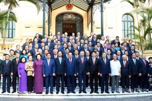 Tổng Bí thư, Chủ tịch nước Tô Lâm và các đồng chí lãnh đạo, nguyên lãnh đạo Đảng, Nhà nước và các đại biểu tham dự hội nghị. (Ảnh: ĐĂNG KHOA) 