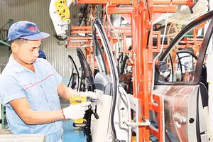 Kinh tế của tỉnh Phú Thọ còn phụ thuộc lớn vào khu vực doanh nghiệp có vốn FDI và một số ít doanh nghiệp quy mô lớn.