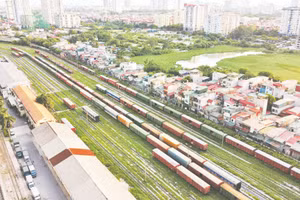 Ngành đường sắt cần tăng cường các biện pháp bảo đảm an toàn giao thông. Ảnh: Khiếu Minh 