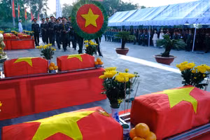 Đại tướng Phan Văn Giang, Ủy viên Bộ Chính trị, Phó Thủ tướng, Bộ trưởng Quốc phòng triển khai tìm kiếm, quy tập hài cốt liệt sĩ tại khu vực xã Minh Đức, thành phố Đồng Nai.