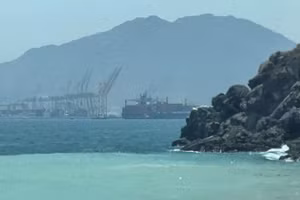 Iran tuyên bố đã lại phong tỏa Eo biển Hormuz.