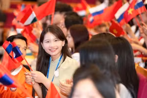 Các bạn trẻ tham gia chương trình. Ảnh: MINH DUY