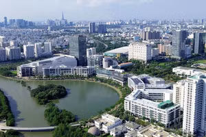 Đô thị lớn đã kiến tạo cho con người một không gian sống tốt hơn, thì ngược lại, người dân cũng cần tự “nâng cấp” chính mình để phù hợp với đời sống văn minh, hiện đại.