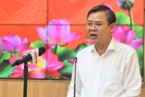 Ông Trương Cảnh Tuyên, Chủ tịch Ủy ban nhân dân, Chủ tịch Hội đồng Thi đua-Khen thưởng thành phố Cần Thơ phát biểu tại lễ phát động. (Ảnh: VĂN ÚT)