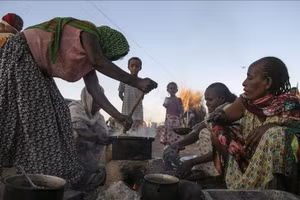 Ở Sudan lúc này, mỗi miếng ăn đã là cả một sự may mắn lớn lao. 
