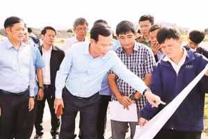 Lãnh đạo tỉnh Lâm Đồng kiểm tra tình hình triển khai các dự án trên địa bàn (Ảnh MAI VĂN BẢO)