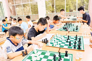 Ngày càng nhiều thanh thiếu nhi tham gia chơi cờ vua tại Cao Bằng. Ảnh: Cờ vua CB