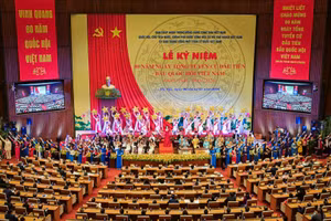 Chương trình nghệ thuật chào mừng Lễ kỷ niệm 80 năm Ngày Tổng tuyển cử đầu tiên bầu Quốc hội Việt Nam. (Ảnh: BẢO LONG)