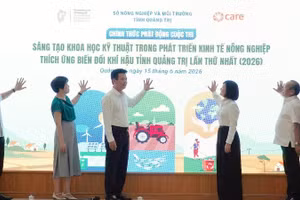 Các đại biểu thực hiện nghi thức phát động cuộc thi.