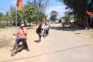 Một thôn đặc biệt khó khăn ở xã biên giới Ia Lốp, tỉnh Đắk Lắk. (Ảnh: Nguyễn Công Lý)