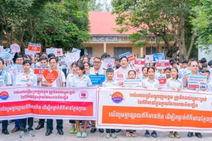 Chiến dịch "Nói không với tin giả” được phổ biến rộng rãi trong các trường học ở Campuchia. (Ảnh: AKP)