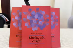 Tập kịch bản vở kịch dân ca ví, giặm "Khoảng trời con gái" của nhà thơ Nguyễn Sĩ Đại.