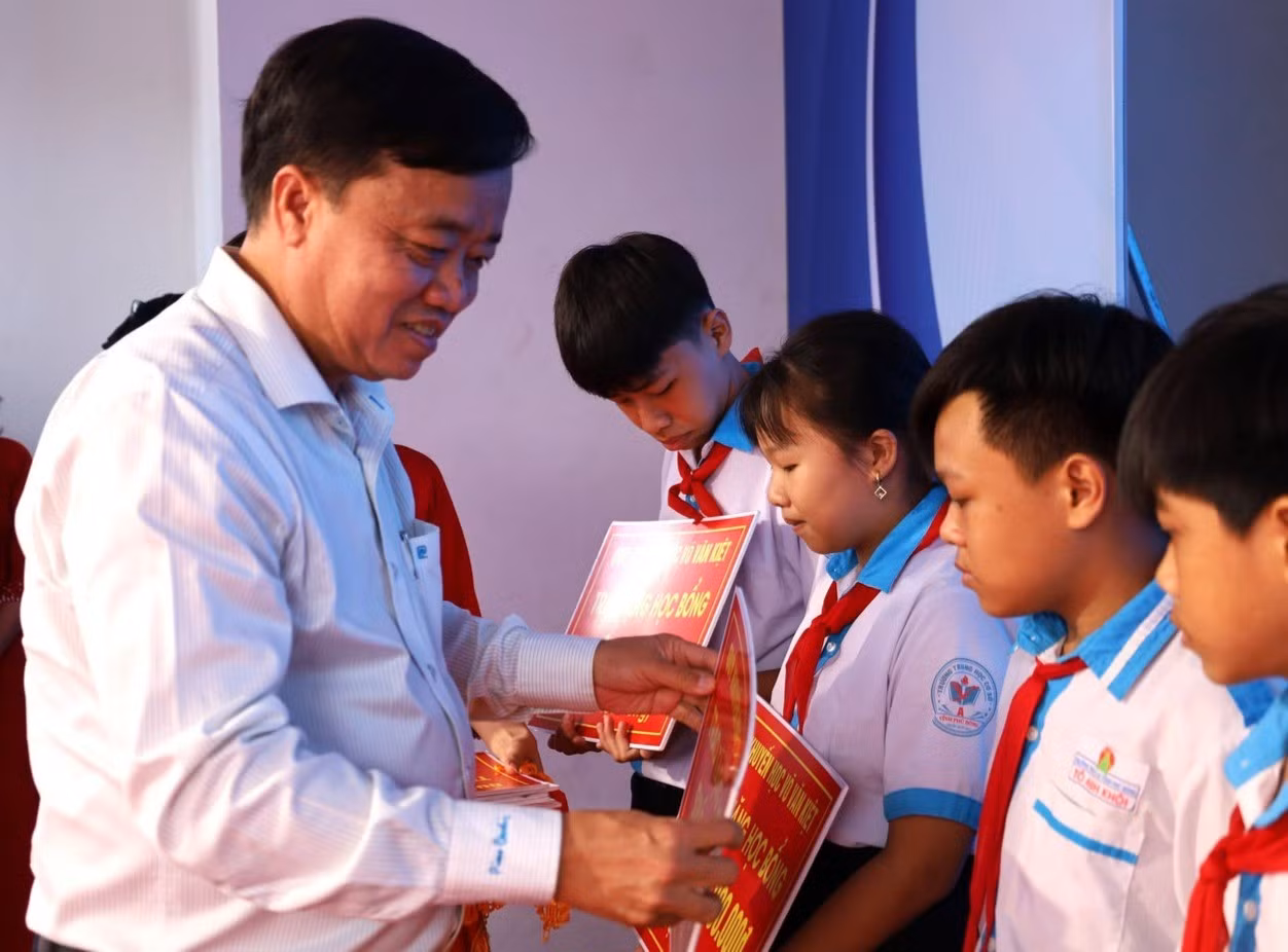 dong-chi-huynh-quoc-viet.jpg