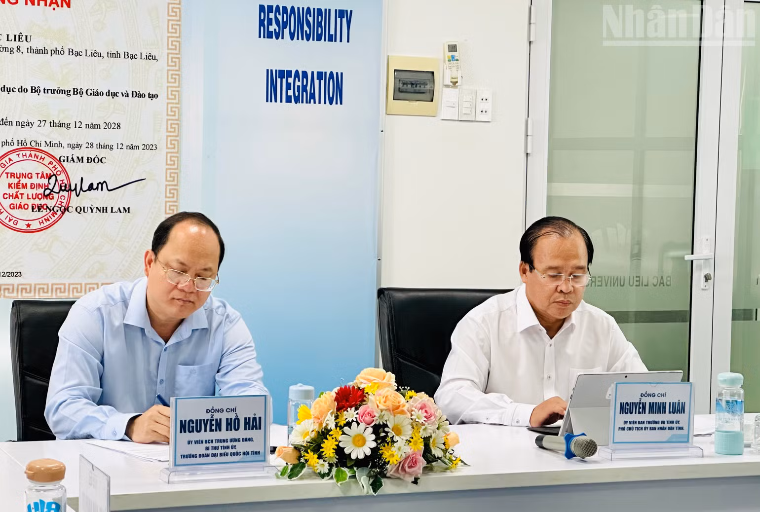 ndo_tr_img-4128-bi-thu-va-pho-chu-tich-tinh-lang-nghe-cac-y-kien-9606.jpg