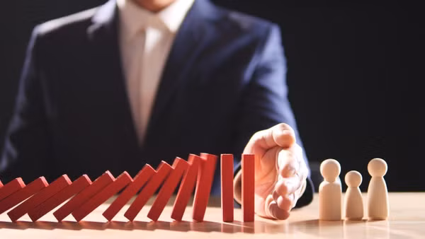 Ba tầng bảo vệ quyền lợi giúp khách hàng yên tâm khi tham gia bảo hiểm. (Ảnh: ĐỖ BẢO)