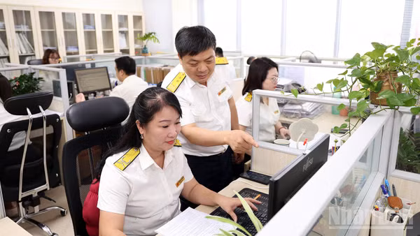 Đến hết tháng 9 năm 2026, thu ngân sách nhà nước trên địa bàn tỉnh Tuyên Quang ước đạt 5.731,1 tỷ đồng, bằng 79,7% dự toán Trung ương giao và 78,6% kế hoạch tỉnh giao. (Ảnh: ĐỨC THẮNG)