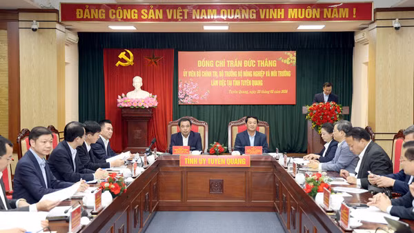  Bộ trưởng Nông nghiệp và Môi trường Trần Đức Thắng làm việc với lãnh đạo tỉnh Tuyên Quang.