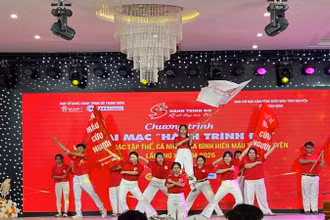 Chương trình văn nghệ khai mạc buổi lễ.