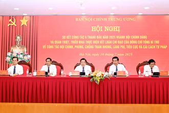 Các đồng chí chủ trì hội nghị. (Ảnh: ĐĂNG KHOA)