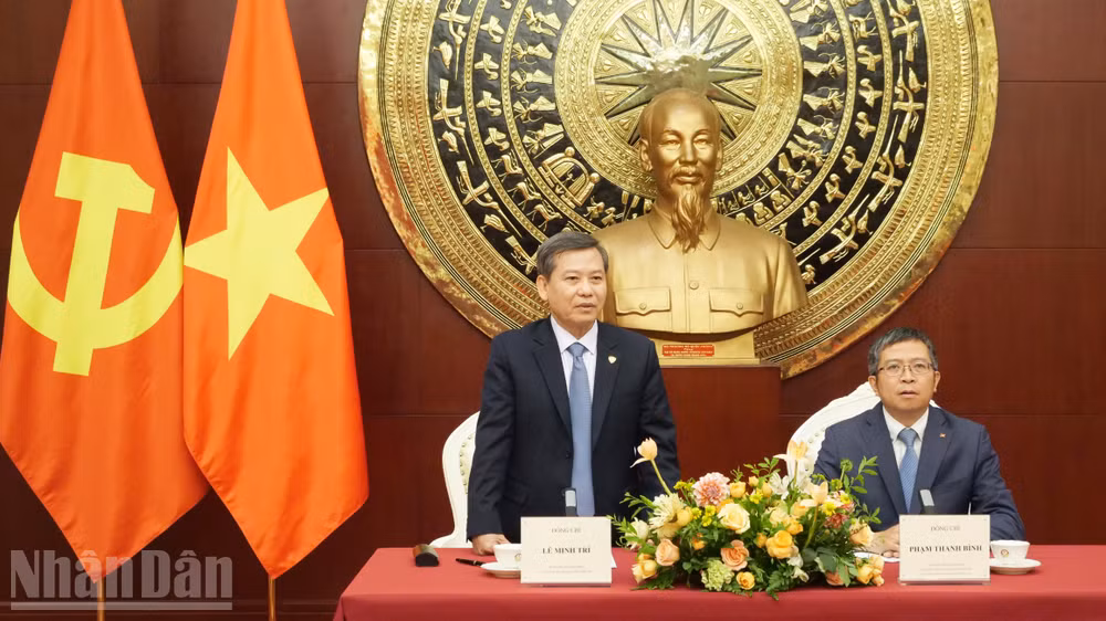 Bí thư Trung ương Đảng, Chánh án Tòa án nhân dân tối cao Lê Minh Trí phát biểu tại buổi làm việc.