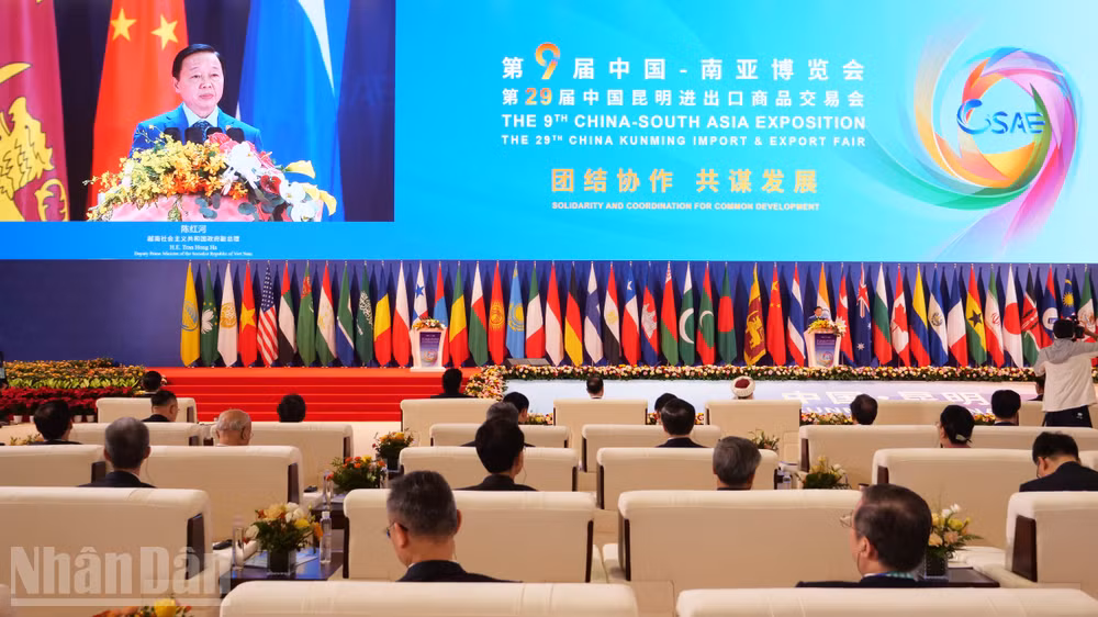 Phó Thủ tướng Trần Hồng Hà phát biểu tại Lễ khai mạc.