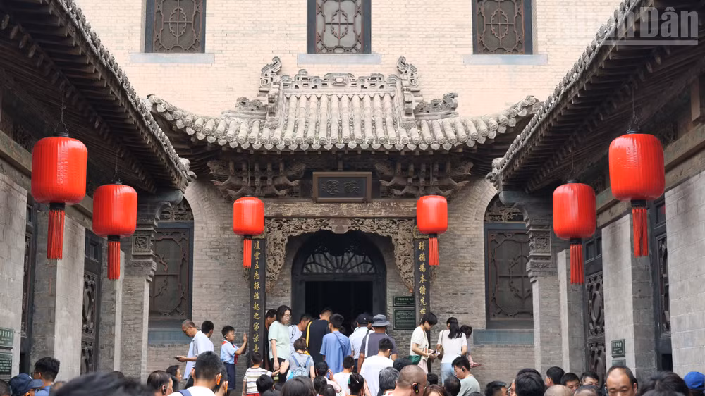 Phòng hôn lễ trong Kiều Gia Đại Viện - một biệt phủ thời phong kiến hiện là điểm du lịch nổi tiếng của tỉnh Sơn Tây.
